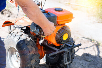 Manual start of the walk-behind tractor starter at the first start, running in. Industry