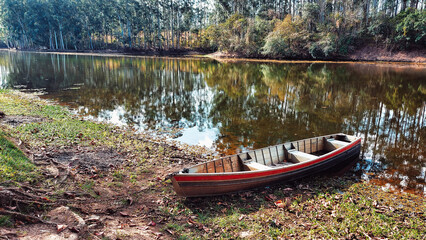 Obraz premium .Beautiful landscape in the interior of sao paulo brazil, in this place it is possible to see a boat which is the only means of transport in the place.