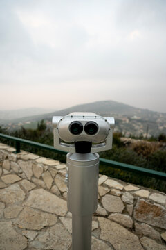 gray tourist binoculars
