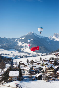 Hot air balloon festival in Ch&acirc;teau-d&rsquo;&OElig;x in winter