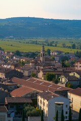 Obraz premium Vertical of the houses of the old historical city of Soave in Italy with mountains in the background
