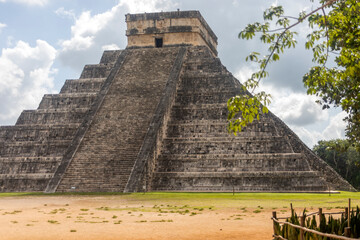 Fototapeta na wymiar The pyramid of Chichen Itza in Mexico is the famous castle and temple of the Mayan civilization and culture, located in the Yucatan Peninsula.