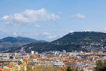 Fototapeta na wymiar Panorama sur les quartiers nord et nord-est de Nice dominé par le Mont Gros et l'Observatoire de la Côte d'Azur