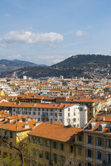 Obraz premium Panorama sur les quartiers nord et nord-est de Nice dominé par le Mont Gros et l'Observatoire de la Côte d'Azur