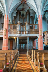 Inneres der Schloßkirche in Schleiden (Eifel) mit Orgel