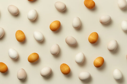 Natural and golden Easter eggs made from wood.