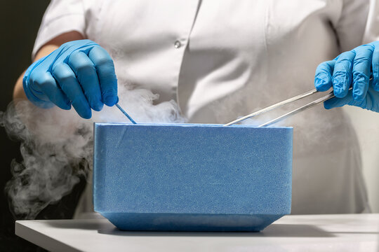 Process of in vitro fertilization in laboratory