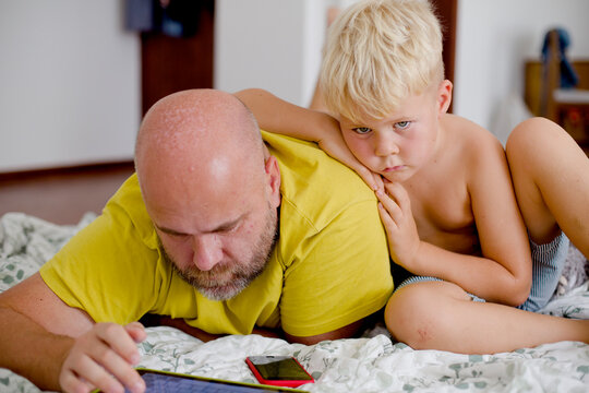 father and son instal app