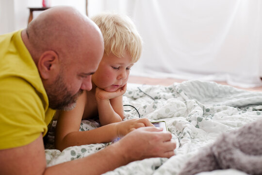 father and son instal app