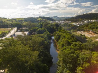 Obraz premium Imagem aérea da serra da mantiqueira, em Socorro, rio do peixe