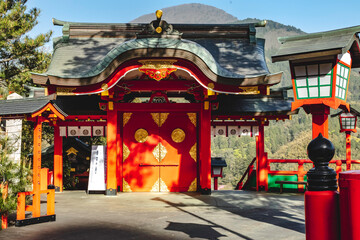 赤い門　神社