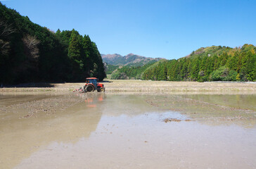 春の田園風景
