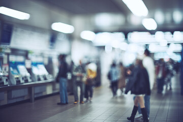 券売機を利用する人々 ぼかしイメージ