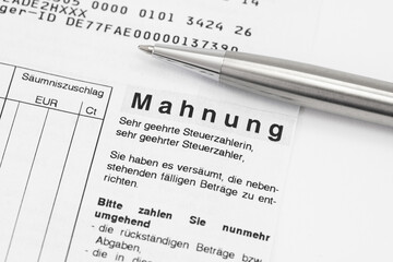 Obraz premium Steuernachzahlung Mahnbescheid Finanzamt