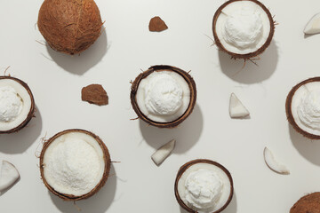 Obraz na płótnie Canvas Summer dessert - ice cream, ice cream with coconut