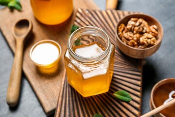 Obraz na płótnie Canvas Jar of sweet honey on dark background