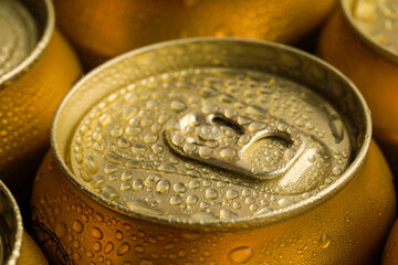 冷えた缶ビール　beer