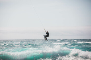 kite surfing in the sea - obrazy, fototapety, plakaty