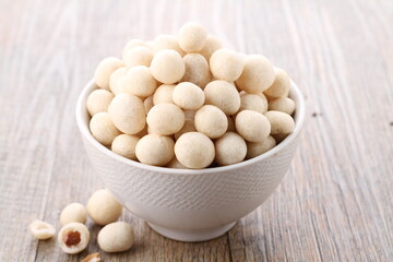 kacang atom