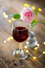 赤ワインとバラ