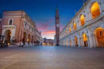 Papier Peint photo Vieil immeuble Vicenza, Italy. Cityscape image of historical centre of Vicenza, Italy with old square ( Piazza dei Signori) at sunrise.