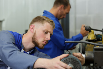 Obraz premium mechanic working on engine repairs