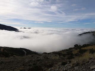 Sea of ​​clouds enclosed in a mountain