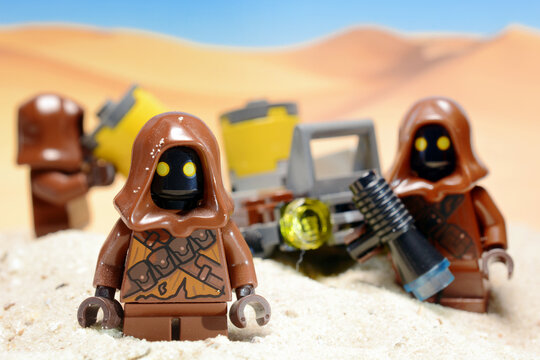 Lego Star Wars figures Jawa People on the outer rim of the desert planet Tatooine