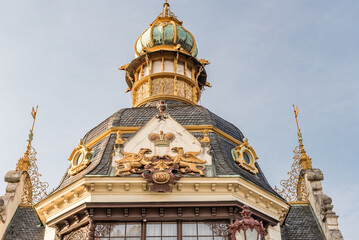 Fototapeta na wymiar Golden roof of Church in Prague, Czech.