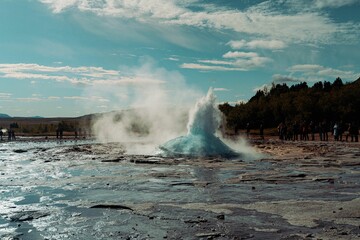 View of the geyser in the landscape.