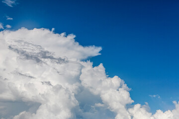 Naklejka premium blue sky with clouds