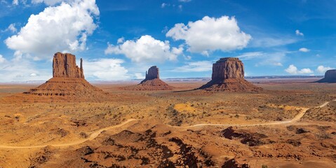 Scenic view of the Monument Valley, a rocky outcrop, Arizona © Dmitrys/Wirestock Creators