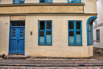 teterow, deutschland - pittoreske hausecke in der altstadt