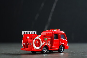 出動する消防車（消防ポンプ自動車）