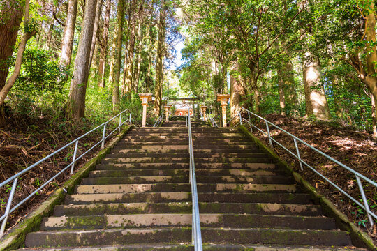 石段参道「日本最古の神社パワースポット幣立神宮（へいたてじんぐう）」 Stone Steps Approach "Japan's Oldest Shrine Power Spot Heitate Jingu" 日本(秋) Japan (Autumn) 九州・熊本県山都町 Yamato Town, Kumamoto Prefecture, Kyushu 幣立神宮（へいたてじんぐう）