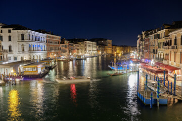 Venice, Italy: night view of Rialto Bridge ( Ponte Rialto ) on Canal Grande in Venice