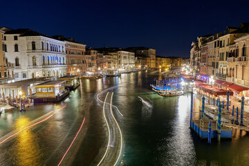 Fototapeta na wymiar Venice, Italy: night view of Rialto Bridge ( Ponte Rialto ) on Canal Grande in Venice
