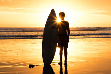 Sunrise Surfer - 593988289