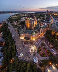 Fototapeta premium Chateau Frontenac in Quebec City lit up at sunset with people walking around