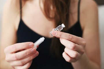 Woman, Holding, Reservoir, Filled with insulin, Insulin pump, Type 1 diabetes, Diabetes care, Medical equipment, Diabetes supplies, Health care,