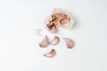 Fototapeta na wymiar Garlic bulb with its cloves and peels isolated on a white background