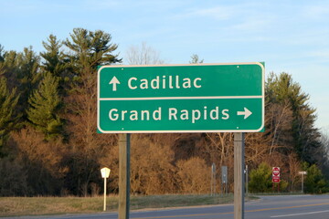 Straßenschild Cadillac, Grand Rapids in Michigan