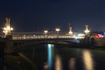 Fototapeta premium Low-angle of the La Concordia bridge at night, Matanzas, Cuba