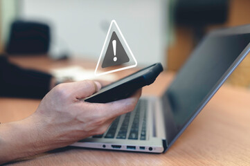 warning signs to be aware of the dangers of being hacked by hackers,Internet malware viruses are destroying computer data.