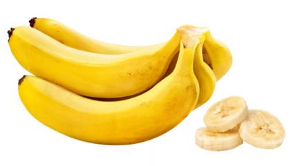 Cacho de bananas e rodelas de bananas descascadas em fundo transparente - banana madura isolada