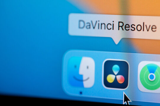 Open DaVinci Resolve app in macbook dock