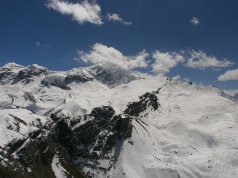Annapurna Odyssey: A Breathtaking Photographic Journey through the Heart of the Himalayas