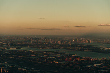 Fototapeta na wymiar view of new york and new jersey from the plane on sunset