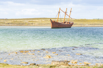 Ein altes Walfänger Wrack in Whalebone Cove vor Stanley auf den Falklandinseln. Stanley im...