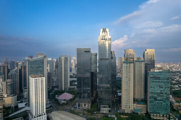 Obraz premium aerial shoot of Jakarta skyline during the golden hour. Jakarta is the capital city of indonesia that also one of the most populated city in the world.